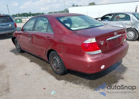 2006 Toyota Camry Le z USA, uszkodzony, nr VIN 4T1BE32KX6U108438
